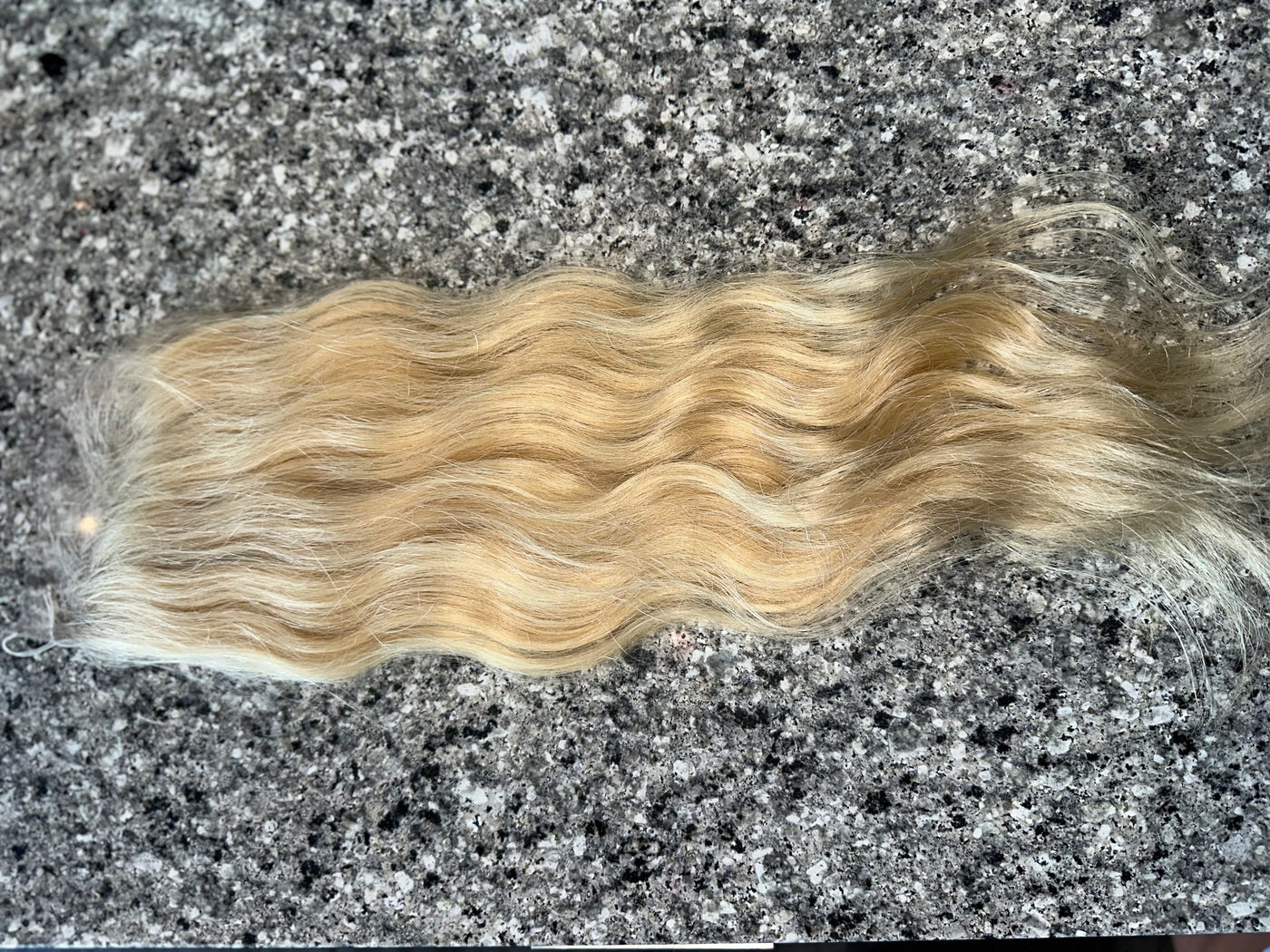 5x5 Blonde Wavy